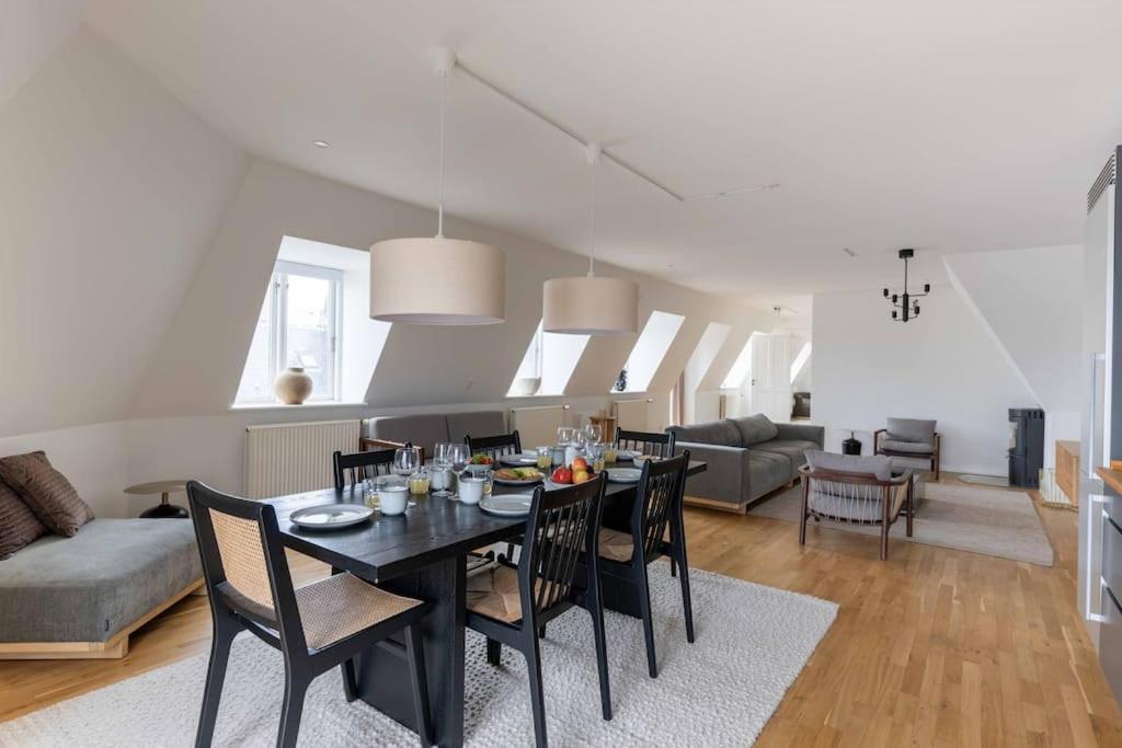 2br With Amazing Skyline View Apartment
